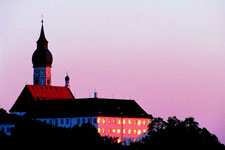 Oberbayern: Abendstimmung Kloster Andechs