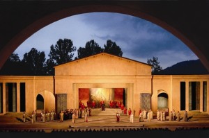 Ammergauer Alpen: Gro&szlig;e Oper im Passionstheater Oberammergau