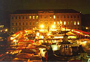Markt/Schlossplatz mit Markgrafenstatue