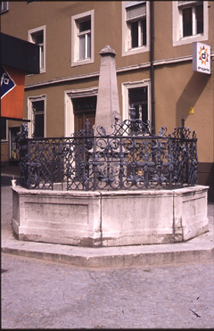 Vier-R&ouml;hren-Brunnen