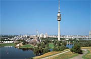 Olympiapark mit Olympiaturm und -see