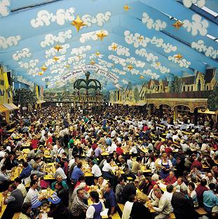 Bierzelt auf dem Oktoberfest