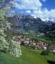 Frühlingsblick auf Bad Hindelang