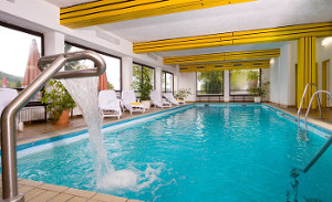 Schwimmbad im Hotel Schürger