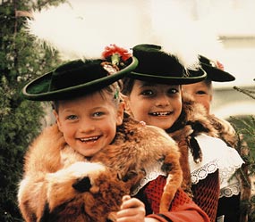Kinder bei der Leohnharidfahrt in Bad Tölz