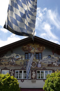 Garmisch-Partenkirchen: Haus-Trachten-Grasegger