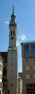 Alter Peter vom Marienplatz aus