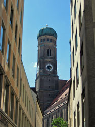 Frauenkirche vom Marienplatz aus